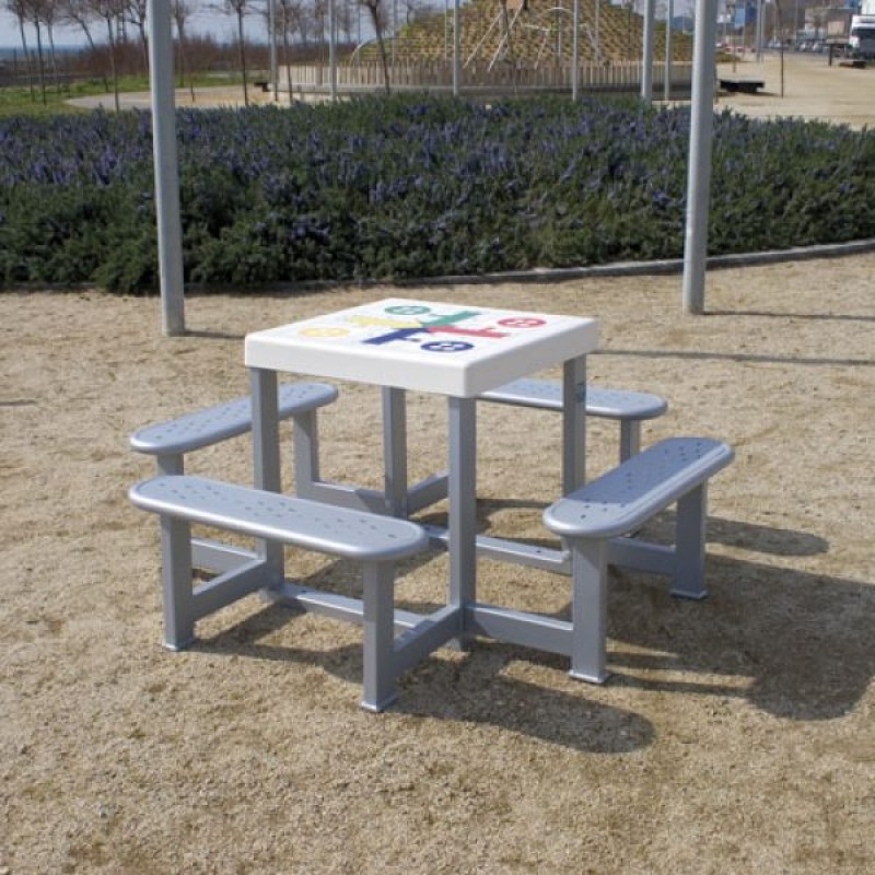 Taula multijocs per a parxís, la oca, tres en ratlla i escacs amb 4 seients